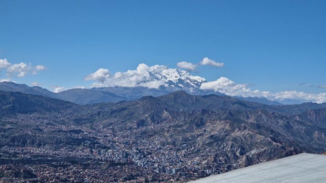 Най малко десет души загинаха а няколко други бяха сериозно